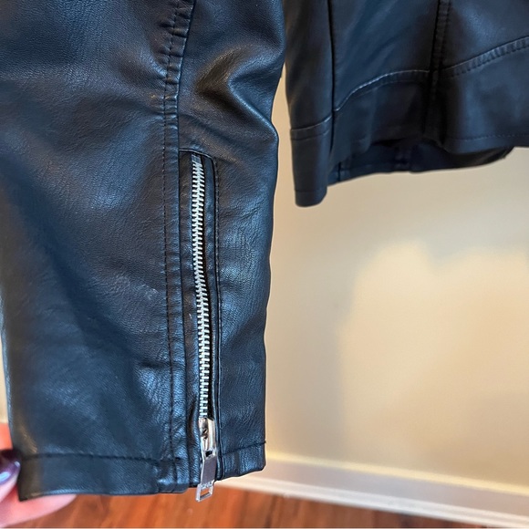 Vegan leather black jacket - Picture 6 of 6